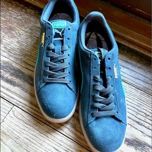 Men’s Suede PUMA Classic XXI Sneakers Size 10 w Gum Soles